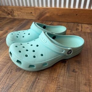 Crocs Light Blue Classic Clogs Women 9 Men 7 Unisex Slip On Sandals